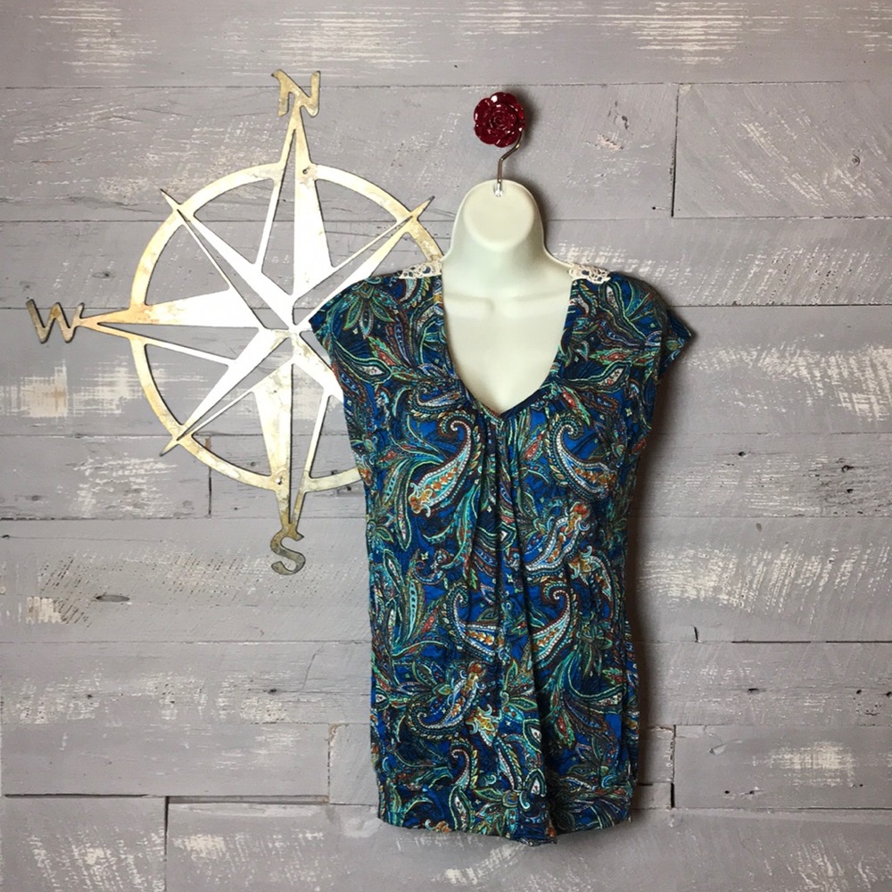 Multicolored paisley sleeveless top